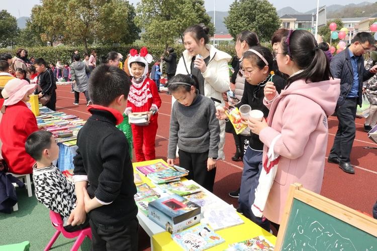 丹城夜场在哪里举行的 丹城商场