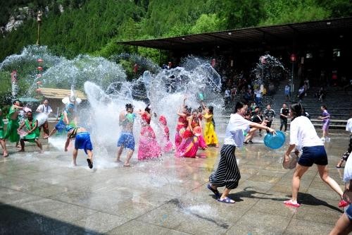 九顶塔泼水夜场多少钱 九顶塔泼水夜场多少钱一次