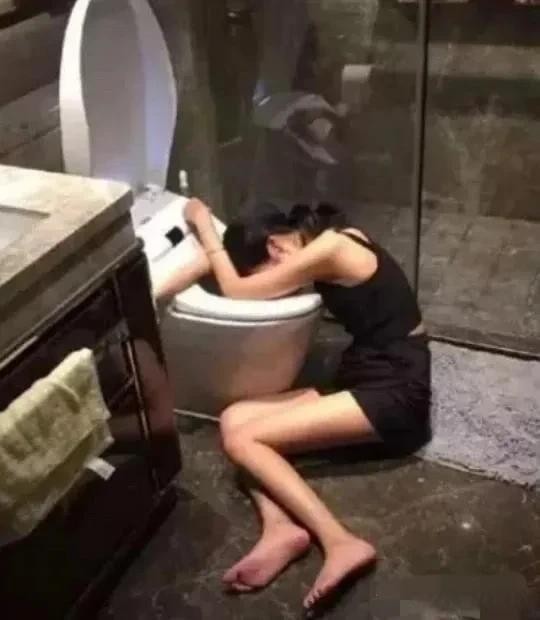 做夜场的女孩你怎么看 做夜场的女孩你怎么看她