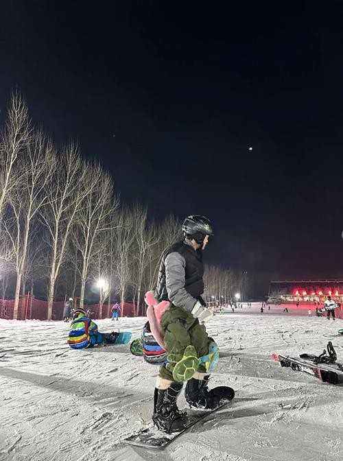 哈市滑雪夜场价格多少 哈尔滨室内滑雪场营业时间