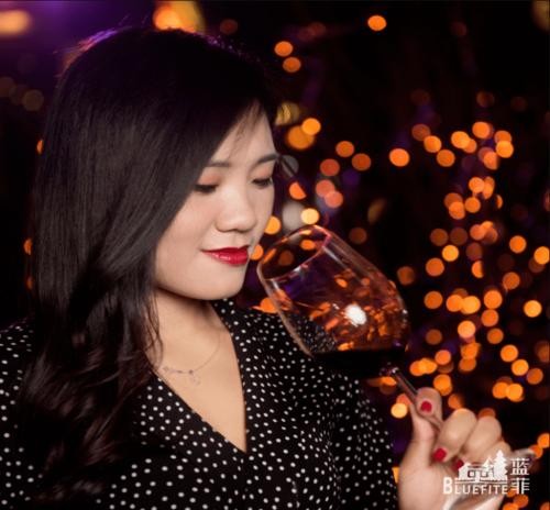 夜场为什么用红酒洗手呢 夜场为什么用红酒洗手呢女生