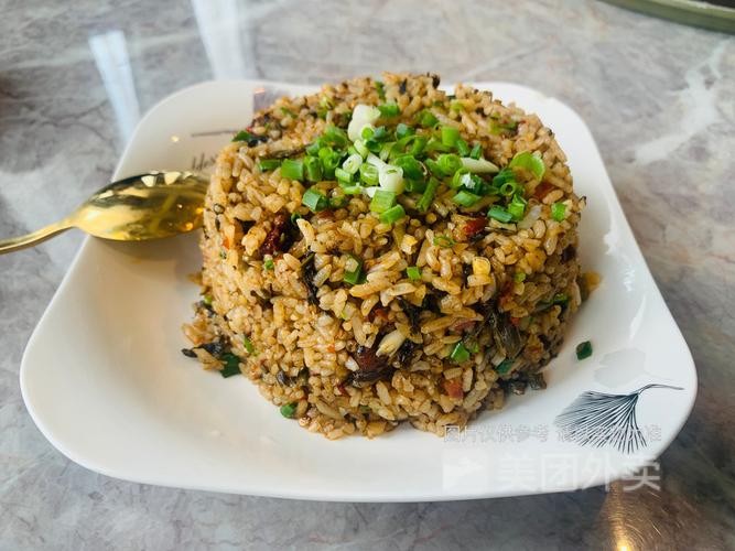 夜场各种炒饭怎么做的 夜市炒饭配菜有哪些