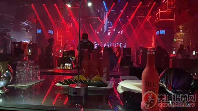 夜场抽什么烟有面 夜店什么酒好喝