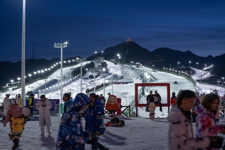 夜场滑雪保定哪里好点 保定滑雪场哪个好