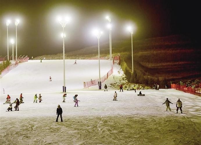 夜场滑雪张家口哪里好玩 张家口室内滑雪场有吗