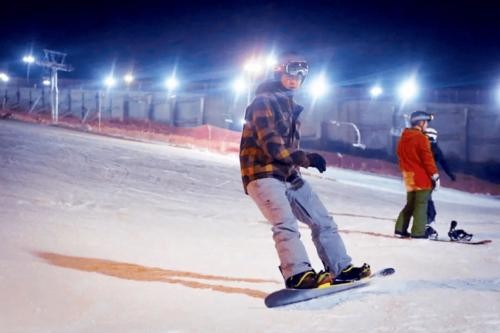 夜场滑雪怎么拍照 夜场 滑雪