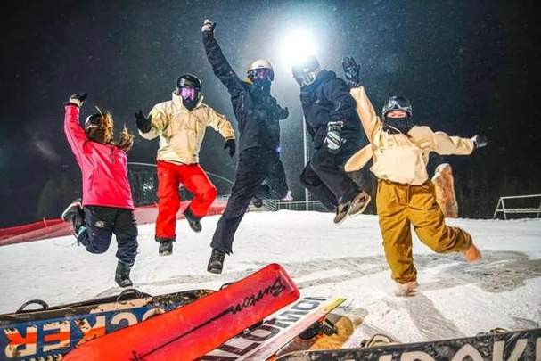 夜场滑雪推荐什么 夜场滑雪冷不冷