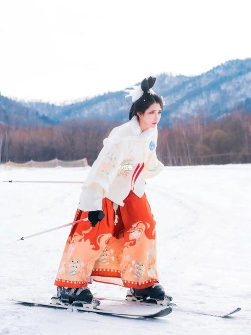 夜场滑雪汉服怎么穿图片 夜场滑雪汉服怎么穿图片女