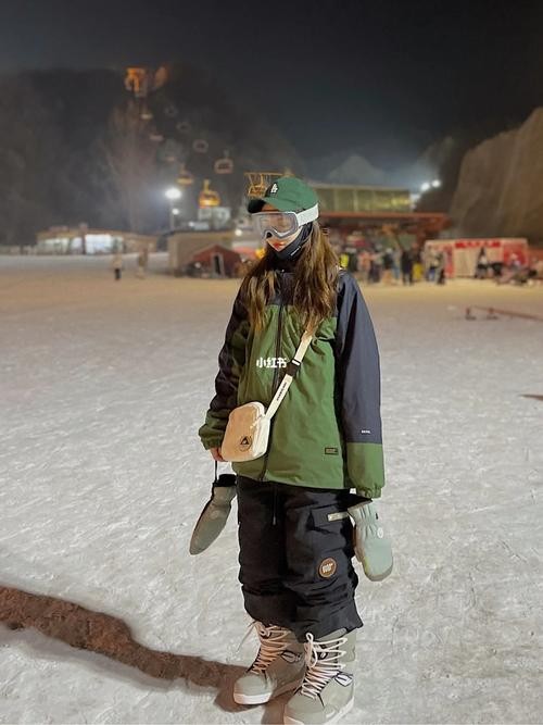 夜场滑雪里面穿什么 夜场滑雪里面穿什么衣服好