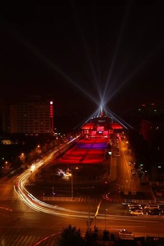 夜场灯光闪瞎眼怎么回事 夜场的灯