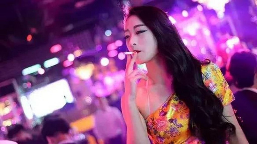 夜场里的女人哪里好让男人痴迷呢 夜场里的女人哪里好让男人痴迷呢视频