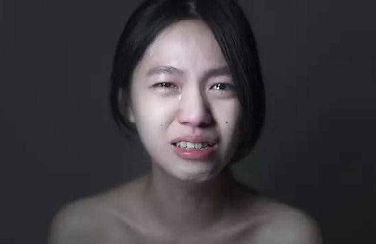 夜场里的女人哭代表什么 夜场女人的内心