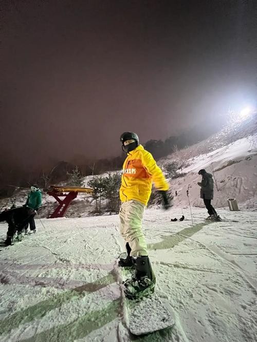 大鸿寨滑雪夜场电话多少 大鸿寨滑雪夜场电话多少号