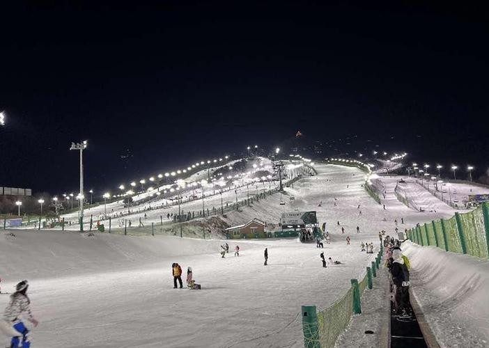 安宁滑雪场夜场怎么回 安宁滑雪场游乐场