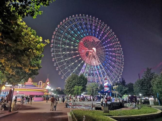 富华夜场灯光秀多少钱 富华游乐园夜场门票免费吗