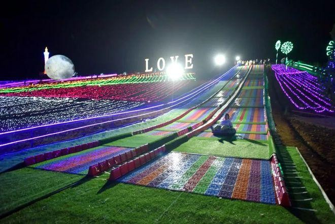 左家寨夜场门票多少钱 左家寨什么意思