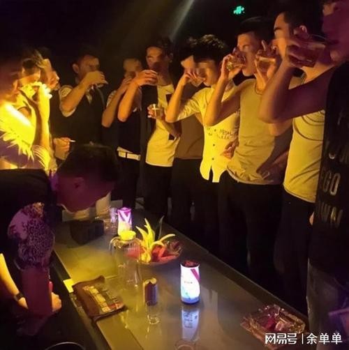 怎么形容夜场男人的句子 形容男人在夜店的句子