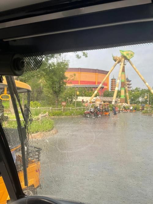 方特夜场下雨怎么办 下雨时方特室外设施停运吗